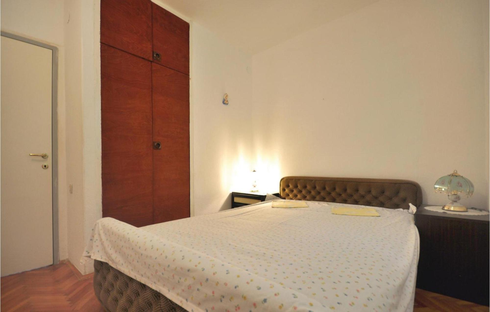 Awesome Home In Seget Vranjica With Wifi 外观 照片
