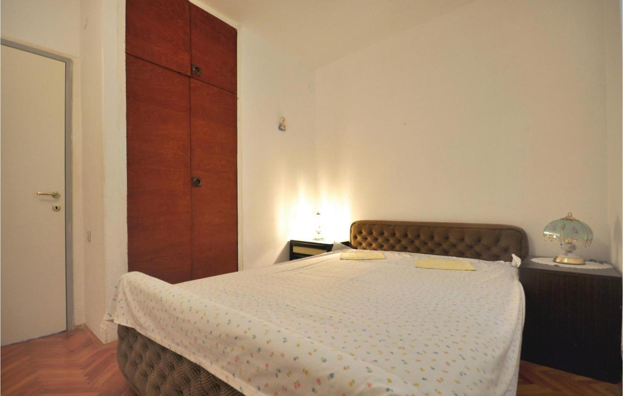Awesome Home In Seget Vranjica With Wifi 外观 照片