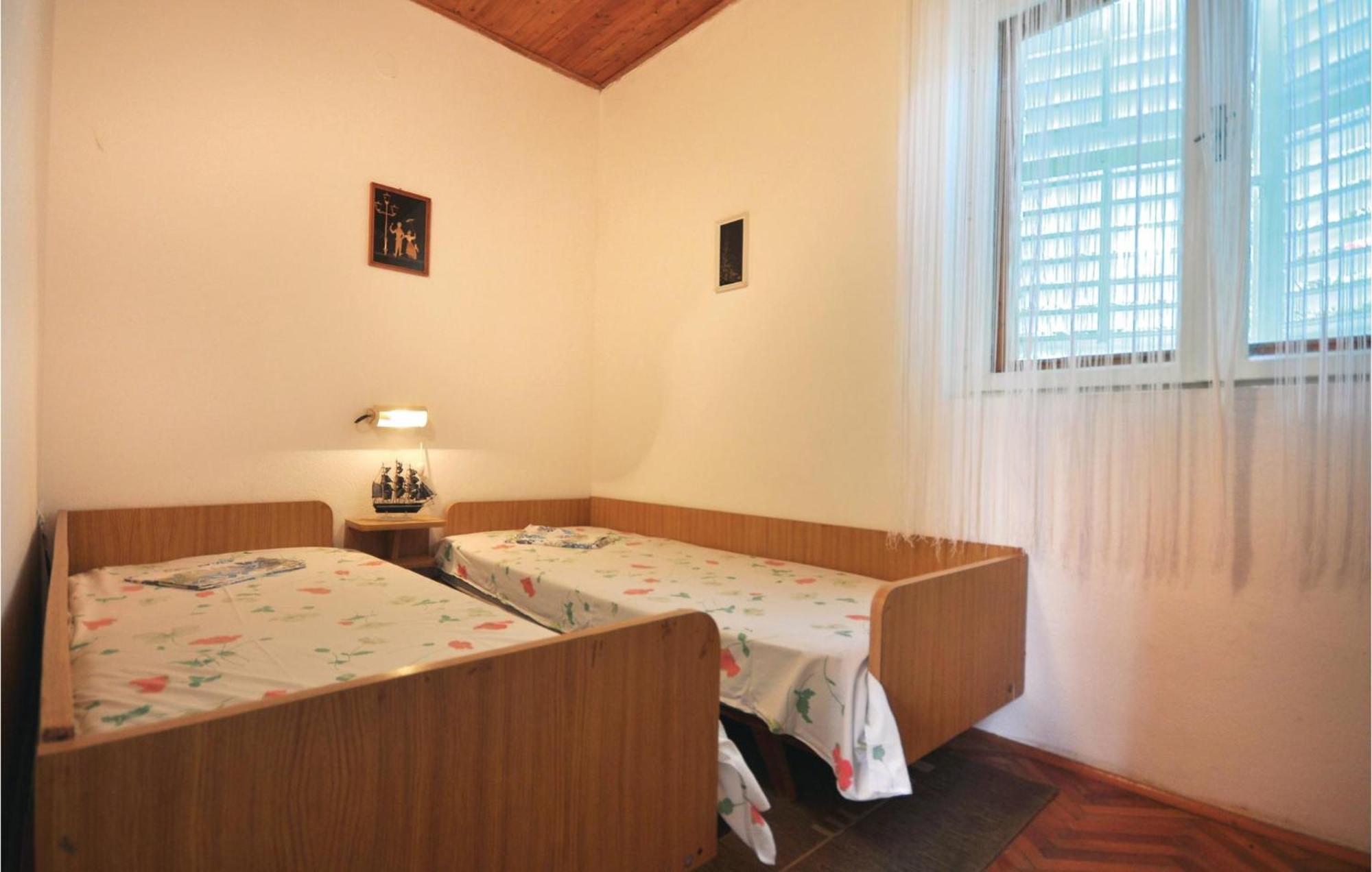 Awesome Home In Seget Vranjica With Wifi 外观 照片