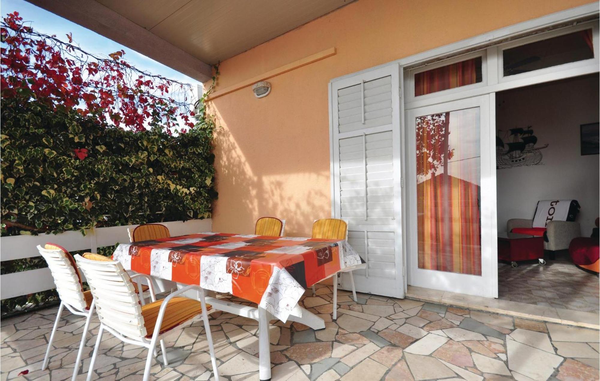 Awesome Home In Seget Vranjica With Wifi 外观 照片